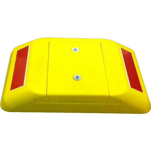 UT-3203-Road-Studs-600