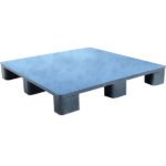 closed deck stackable plastic pallet