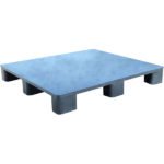 closed deck stackable plastic pallet