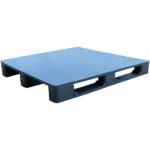 closed deck stackable plastic pallet