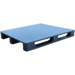 closed deck stackable plastic pallet